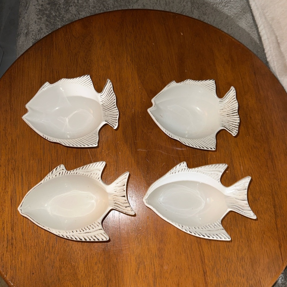 Primitive Artesian  White Fish-Shaped Ceramic Dish Set